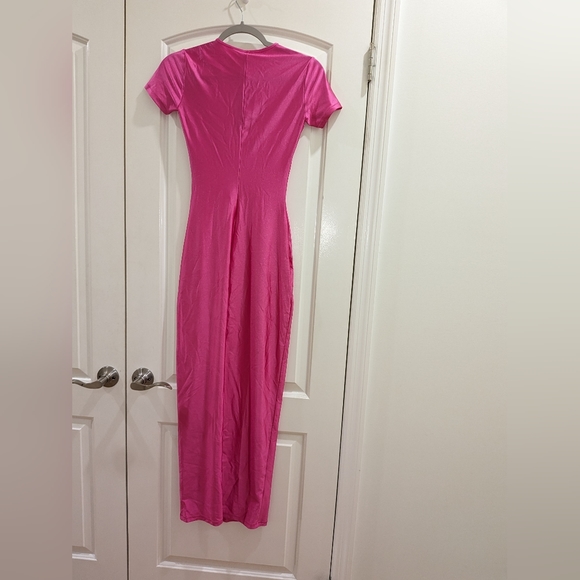 1. NWT SKIMS SHINE JERSEY LONG DRESS IN HOT PINK SIZE SMALL - Picture 6 of 7